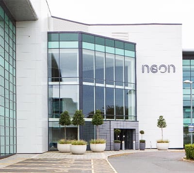 Q10 NEON BUILDING